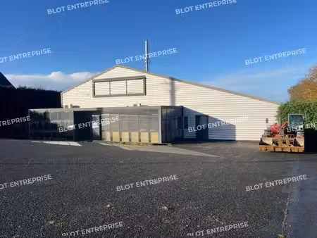 vente local d’activités treve 22600 2030m²
