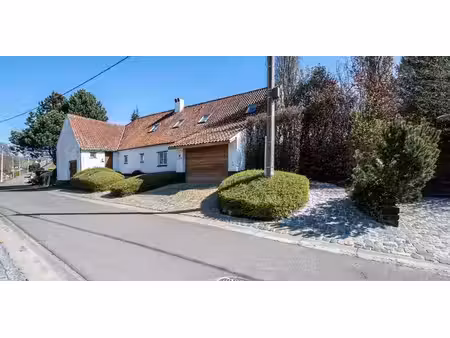ferme à louer à pamel pour € 2.150 avec 4 chambres à coucher