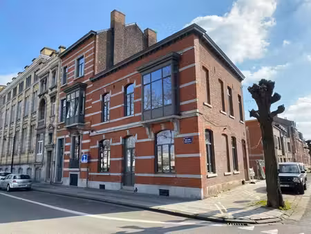 mons  bld sainctelette  superbe maison de maitre rénovée