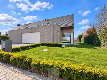 lichtrijke en energiezuinige woning met 3 slpk's  tuin en...