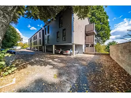appartement 2 ch. avec jardin  terrasse et peb a+
