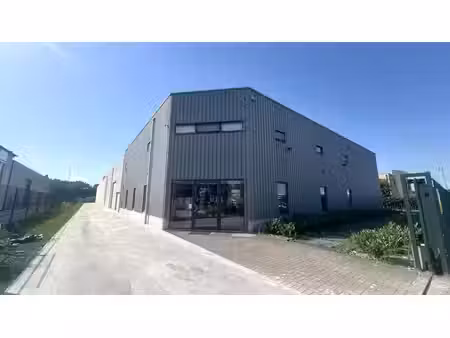 bâtiment d'entreprise fonctionnel à louer dans le parc indu