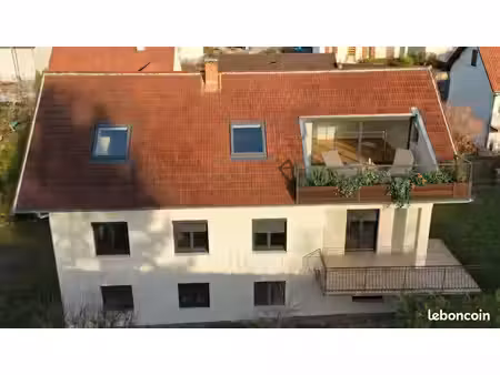 t3/t4 95 m2 avec terrasse et parking avec borne de recharge