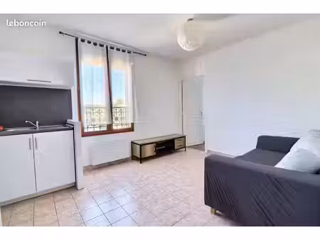 2 pièces meublé avec place de parking