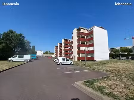 bel appartement f3 lumineux et rénové rue commandant charcot  résidence calme entretenue  