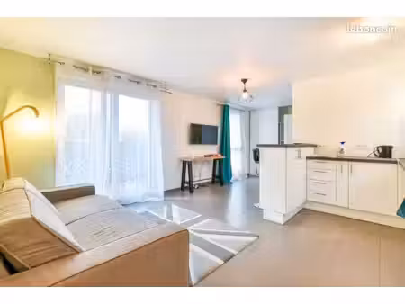 studio 1 pièce 28 m²