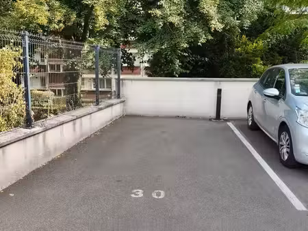 emplacement parking à louer