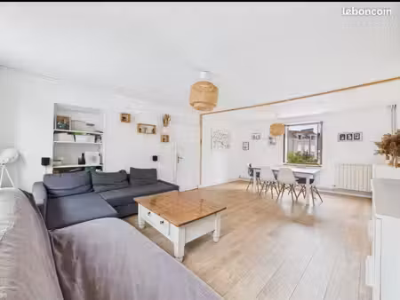location maison de ville de plus de 200m2 avec 5 chambre et jardin