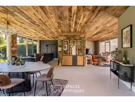 ancienne dépendance avec extension contemporaine