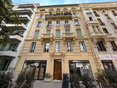 location meublée appartement 3 pièces 71.77 m² à nice (06000)  1 680 €