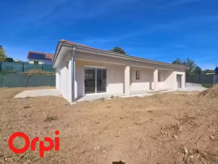 location maison 4 pièces 109 m² à meyrié (38300)  1 500 €