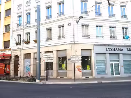 a louer local av.lacassagne angle f faure.