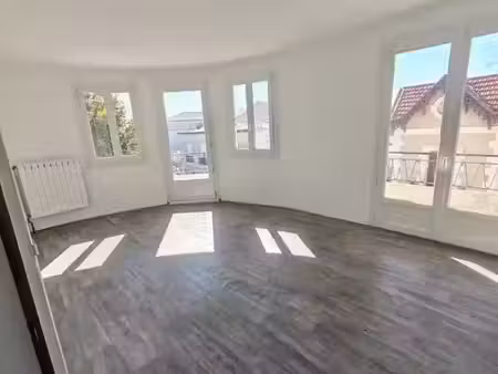 t4 de 82 m² avec balcon et grenier