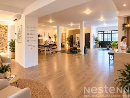 immeuble avec local professionnel 130 m² + appartement t4 avec terrasse a la londe-les-mau