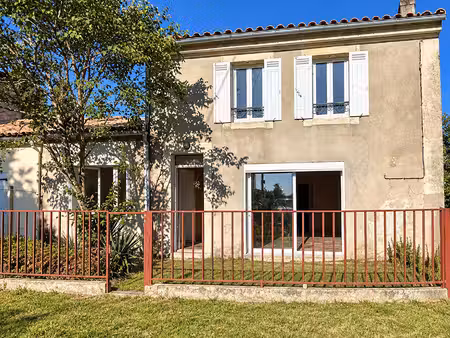 a louer maison de type 5 avec jardin - secteur blaye - eyrans