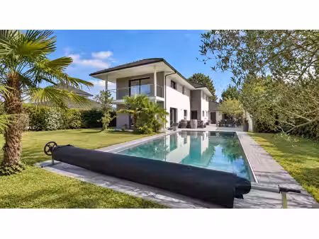 maison 240 m² avec piscine