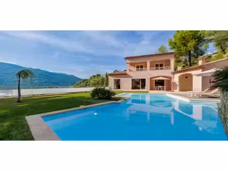 villa avec piscine et terrasse saint-martin-du-var (06)