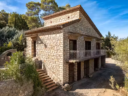 a vendre en exclusivité  villa taradeau 5 pièce(s) 93 m2 en 2 appartements  garage  proche