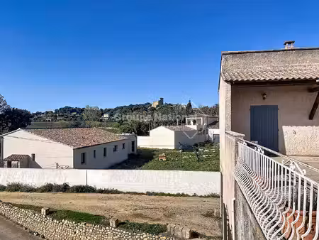 châteauneuf-du-pape : terrain constructible d'environ 450 m² au calme