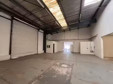 location commerce la garde 83130 640m²
