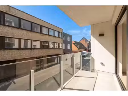 recent luxues appartment met 20 vierkante meter aan terras.