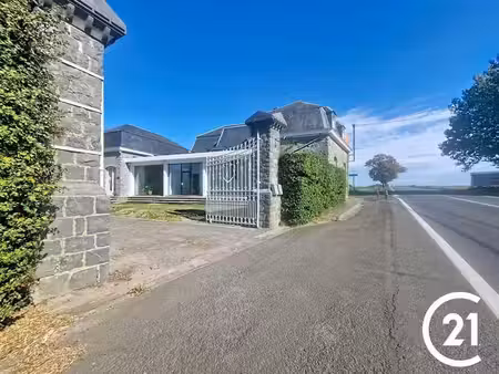 situé dans un prestigieux domaine offrant un cadre verdoyant