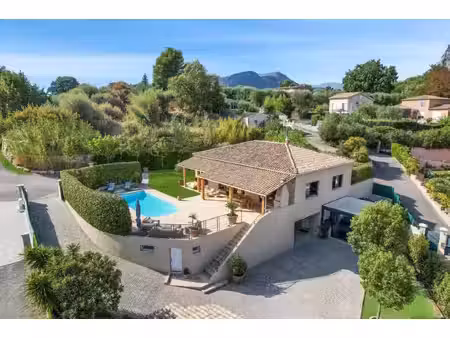 la gaude — élégante villa rénovée au calme  vue dégagée et piscine