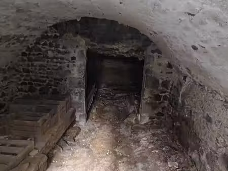 cave 45m² accès rue