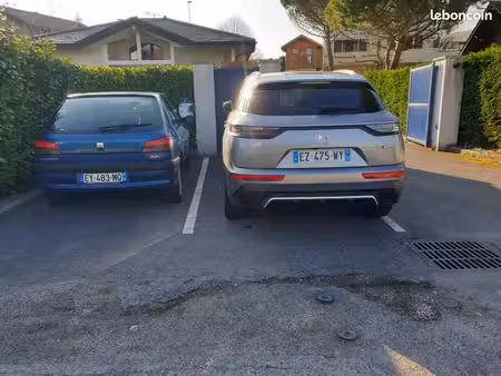 gaillard prox douane moellesullaz : place de parking extérieure devant notre maison access