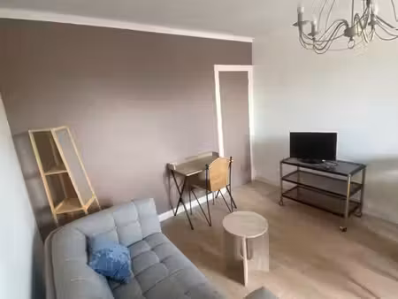 t2 meublé entièrement rénové – pringy centre