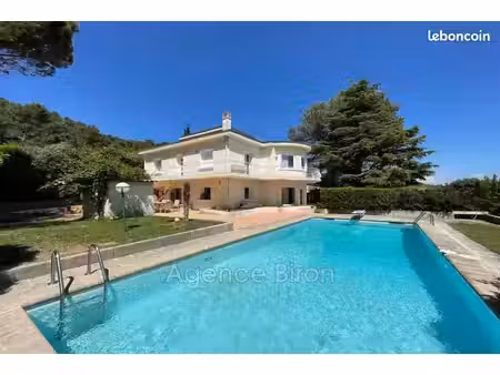 villa 8 pièces 320 m²