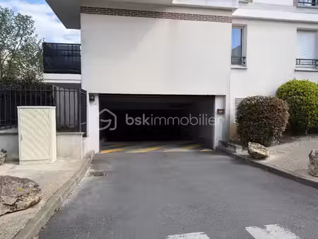 parking de 12 m² à corbeil-essonnes