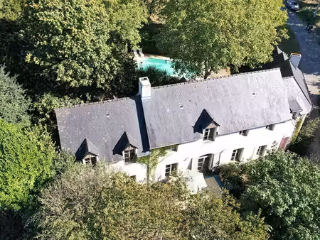 evran : une demeure 'chic et poétique' au fil du canal  aux accents de maison de famille a