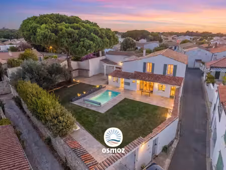 maison familiale avec six chambres  jardin  piscine et stationne