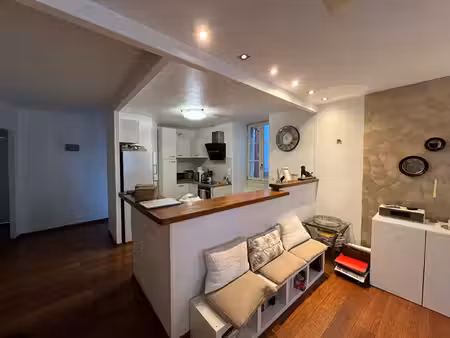 appartement lumineux en coeur de village de caylus - charme et confort
