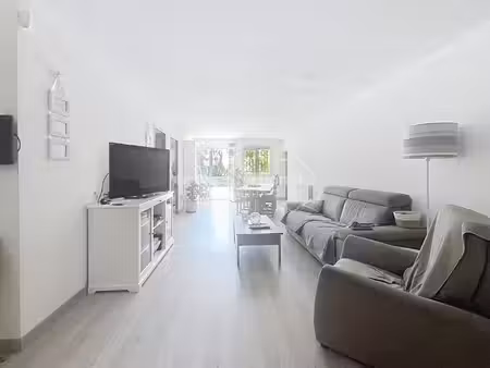 châteauneuf-du-pape : appartement t3 de 86 m² - plain pied - avec un grand extérieur priva