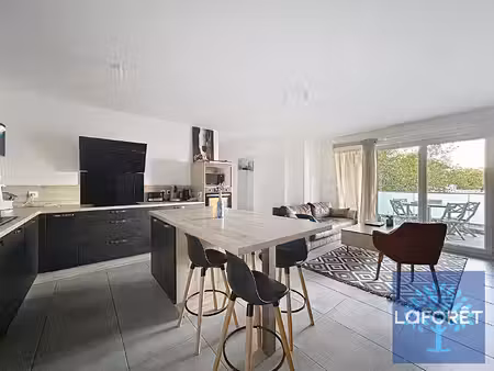 appartement t4 76 m² + 2 places de parking + balcon