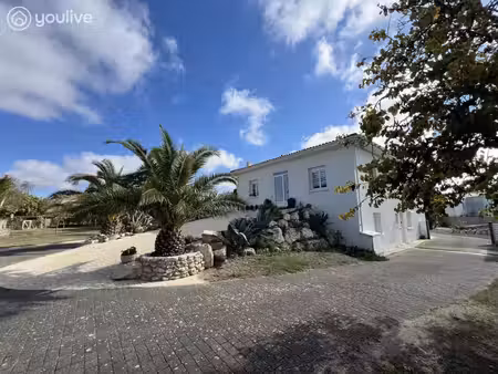 maison de qualité avec appartement indépendant  terrain arboré de 2 500 m² et ascenseur ex