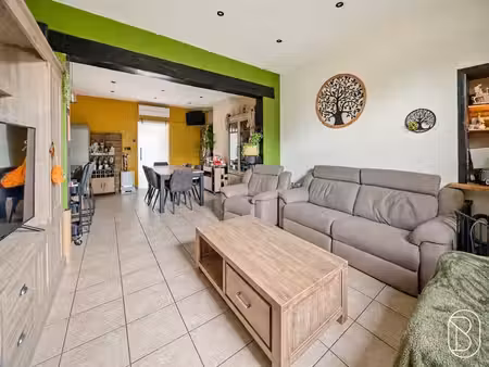 maison 3 façades: 5 ch et jardin  idéalement située!