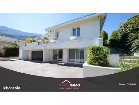 maison 5 pièces 300 m²