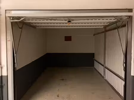 box fermé proche hôpital ambroise paré