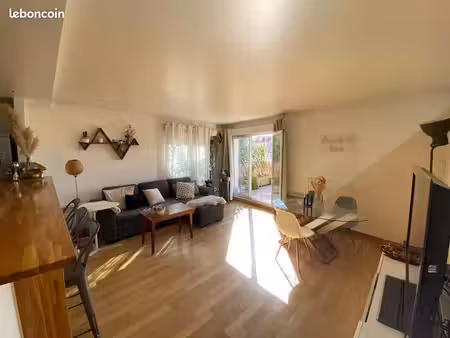 3 pièces meublé 64 m² – terrasse 14 m² – parking – dispo dès le 24 octobre 2026