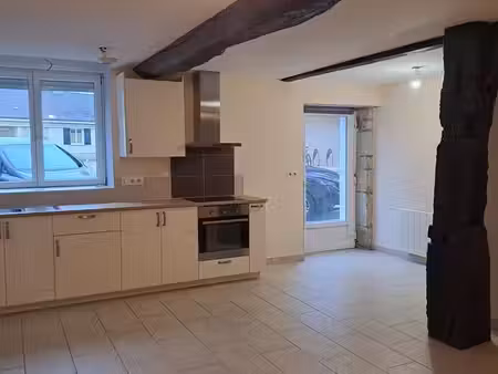 idéal pour personne âgée  magnifique t3 en rez-de-chaussée  plein centre ville de châtillo
