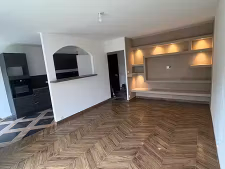 appartement re t3 cuisine équipe et dressing dans une chambre rénové de 72 m2 avec terrass