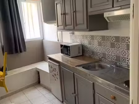 loue studio meublé plein centre 450 00