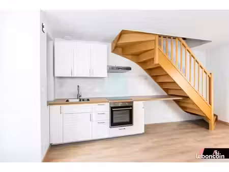 maison de ville 71 m2 t3 centre bourg avec parking rénovation 2022