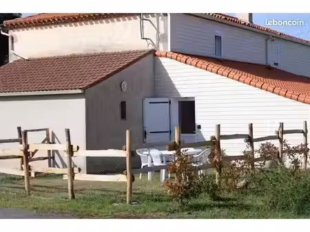 location studio meublé