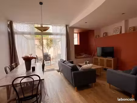 maison de caractère rénovée avec élégance  cinq chambres et terrasse intimiste