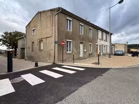 à vendre à villegailhenc  maison de village de 6 pièces avec quatre chambres  deux cours e