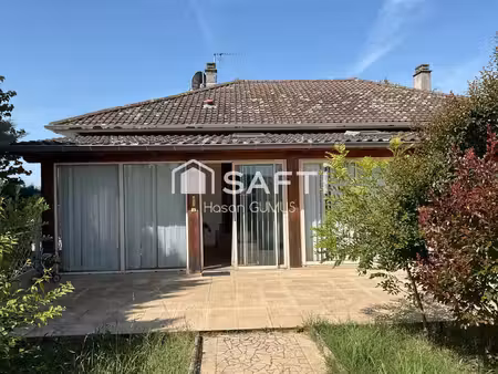 maison familiale  trois chambres avec grande véranda et un terrain de 2498 m²